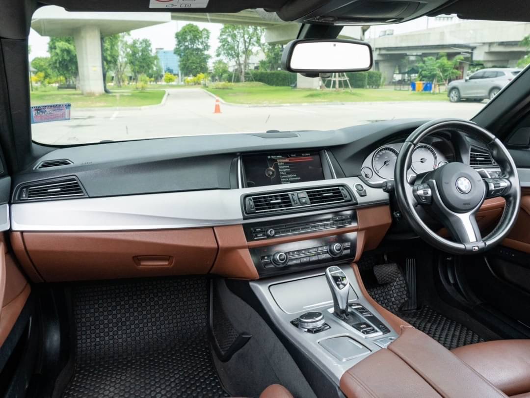 2016 BMW 528i M Sport F10 TwinPower Turbo สีขาว (รูปที่ 13)