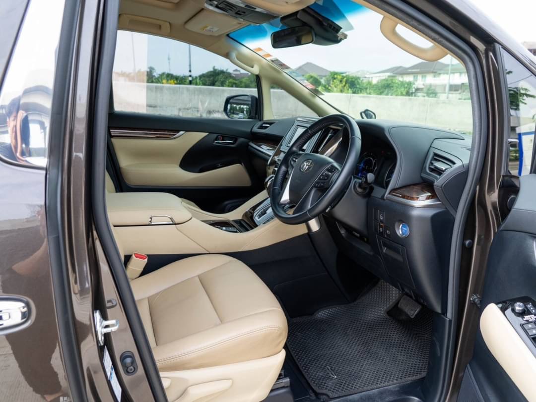 2018 Toyota Alphard สีน้ำตาล (รูปที่ 12)