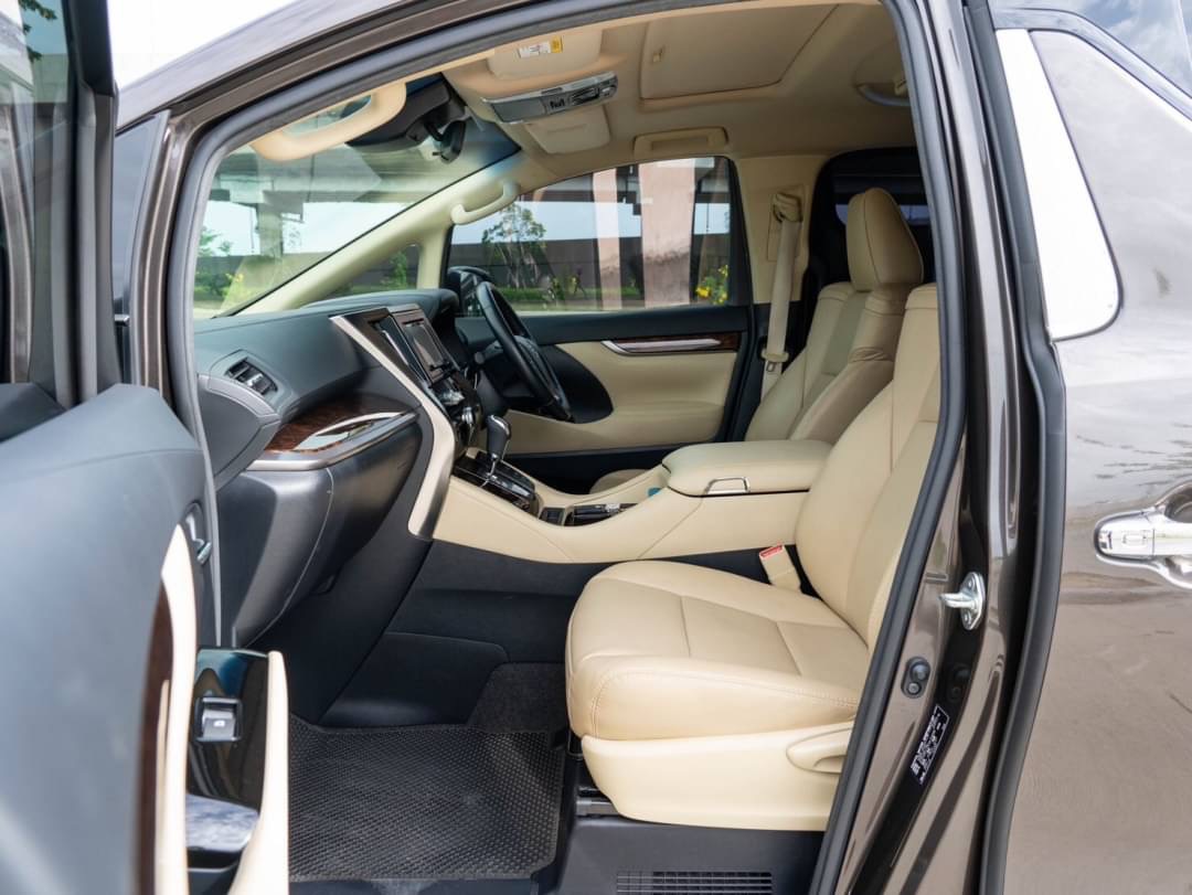 2018 Toyota Alphard สีน้ำตาล (รูปที่ 18)