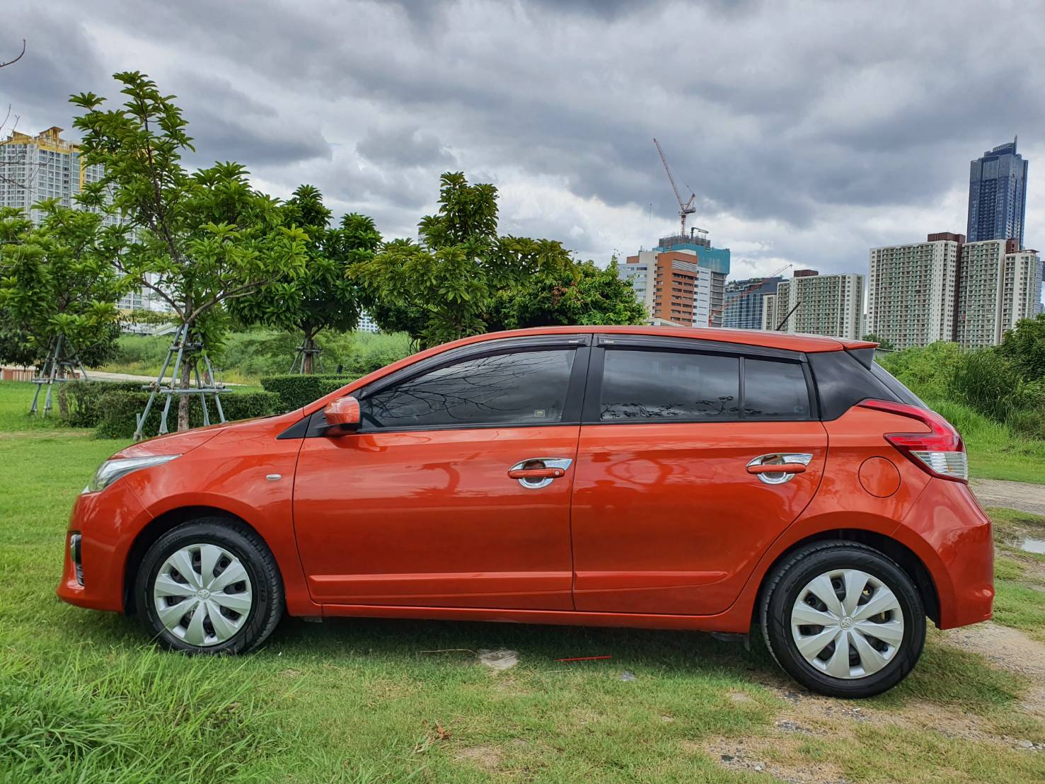 Toyota Yaris Eco 1.2E ออโต้ ปี 2017 สีส้ม มือ1 รถสวยพร้อม