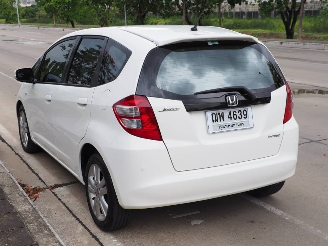 2009 Honda Jazz GE สีขาว (รูปที่ 7)