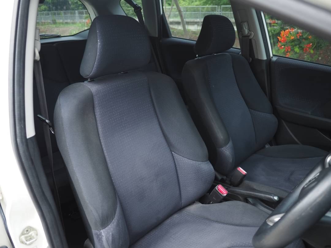 2009 Honda Jazz GE สีขาว (รูปที่ 8)