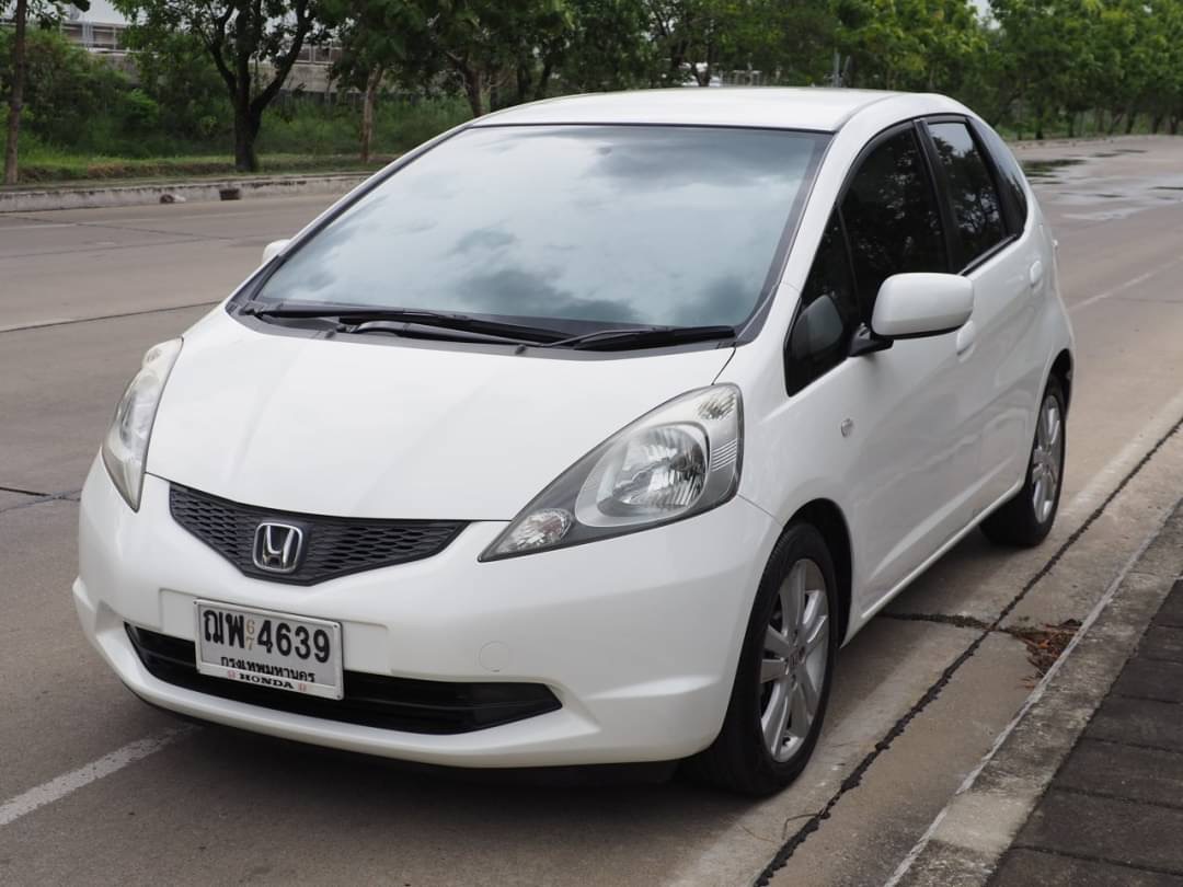 2009 Honda Jazz GE สีขาว (รูปที่ 2)
