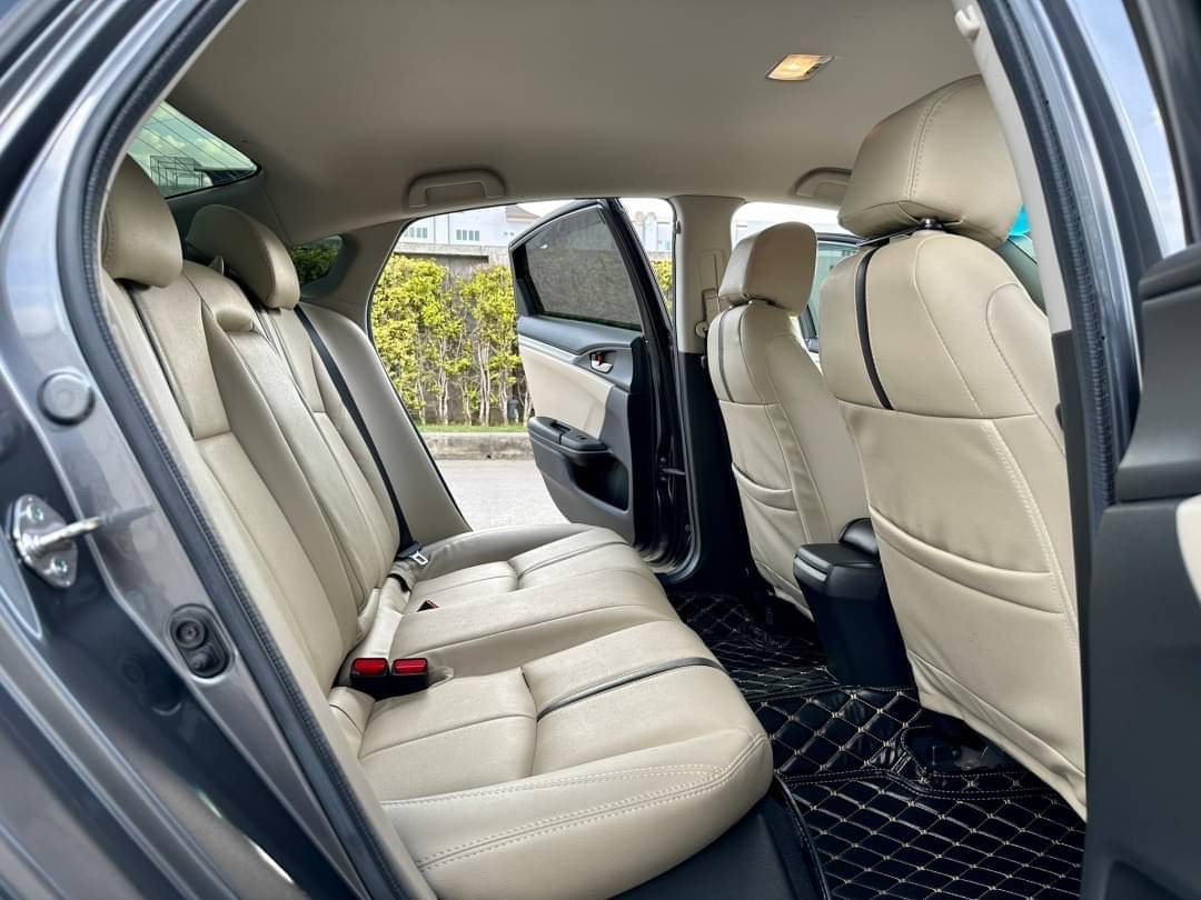 2016 Honda Civic Sedan สีเทา (รูปที่ 12)