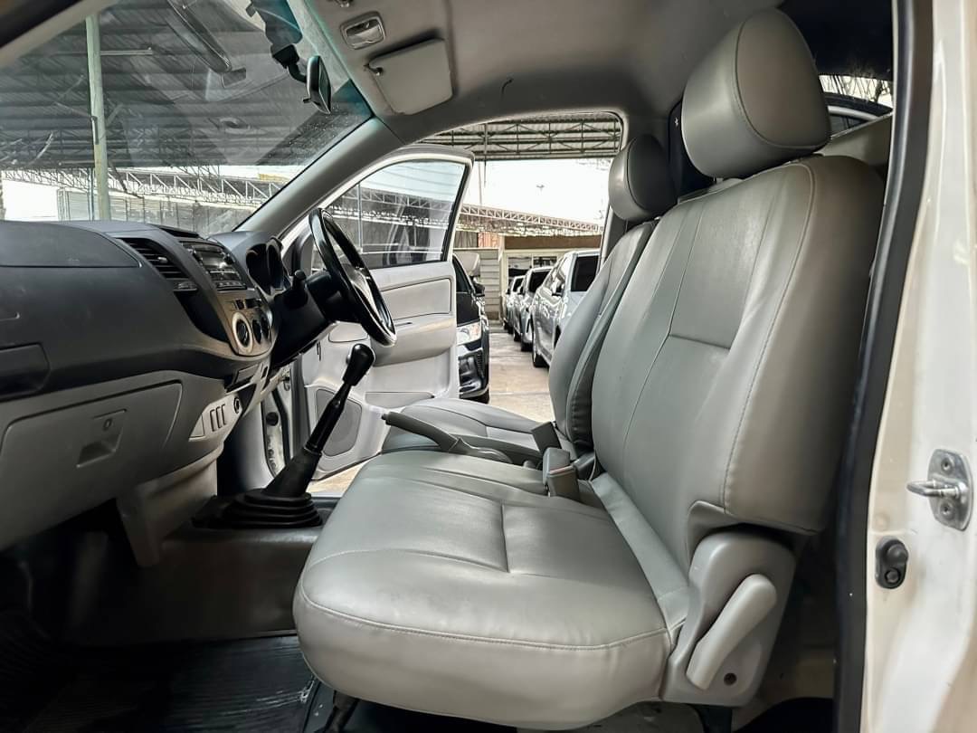 2010 Toyota Hilux Vigo ตอนเดียว สีขาว (รูปที่ 12)