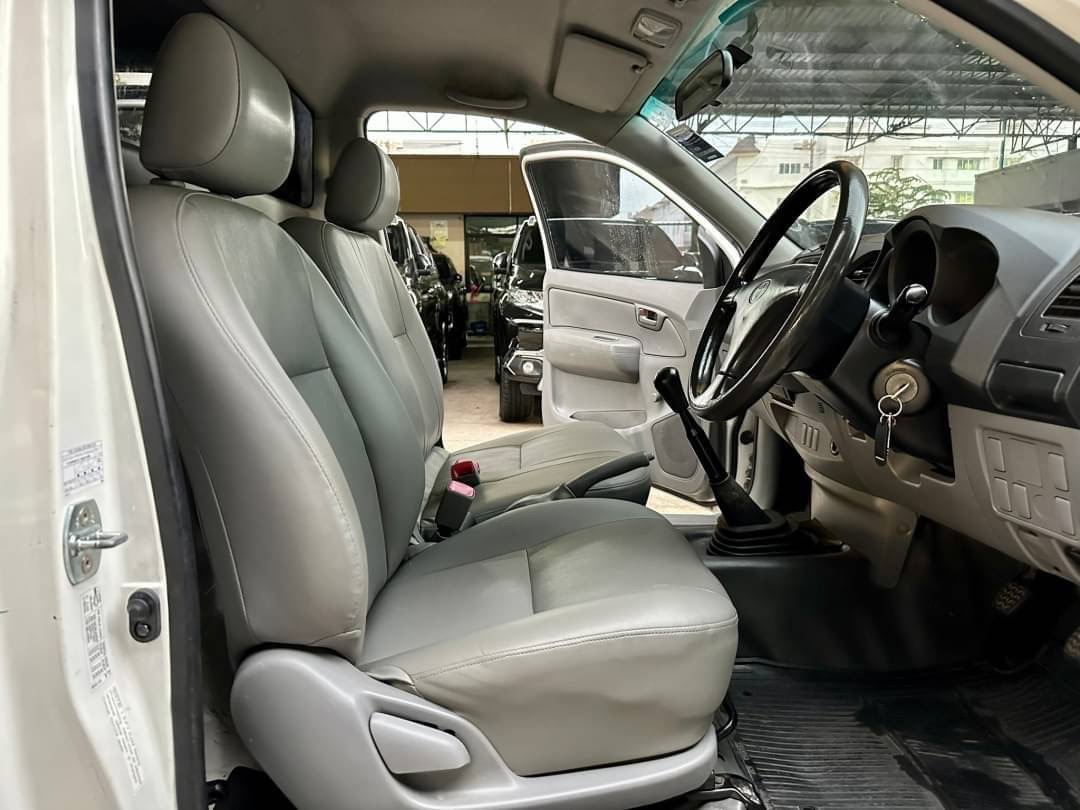 2010 Toyota Hilux Vigo ตอนเดียว สีขาว (รูปที่ 7)