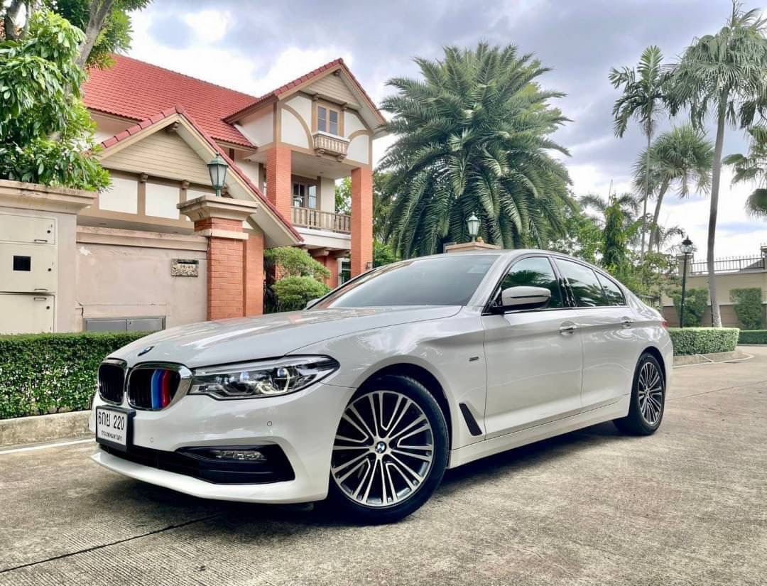 2018 BMW 520d Sport(G30) สีขาว (รูปที่ 2)