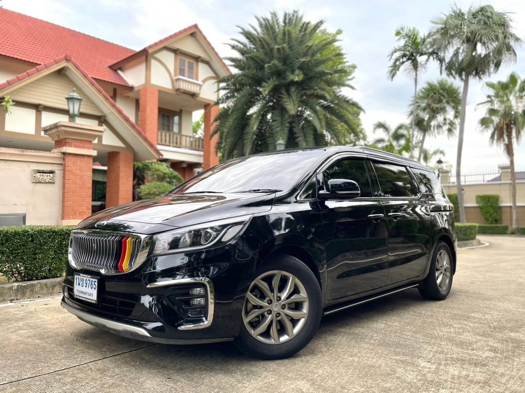 2020 Kia Grand Carnival สีดำ