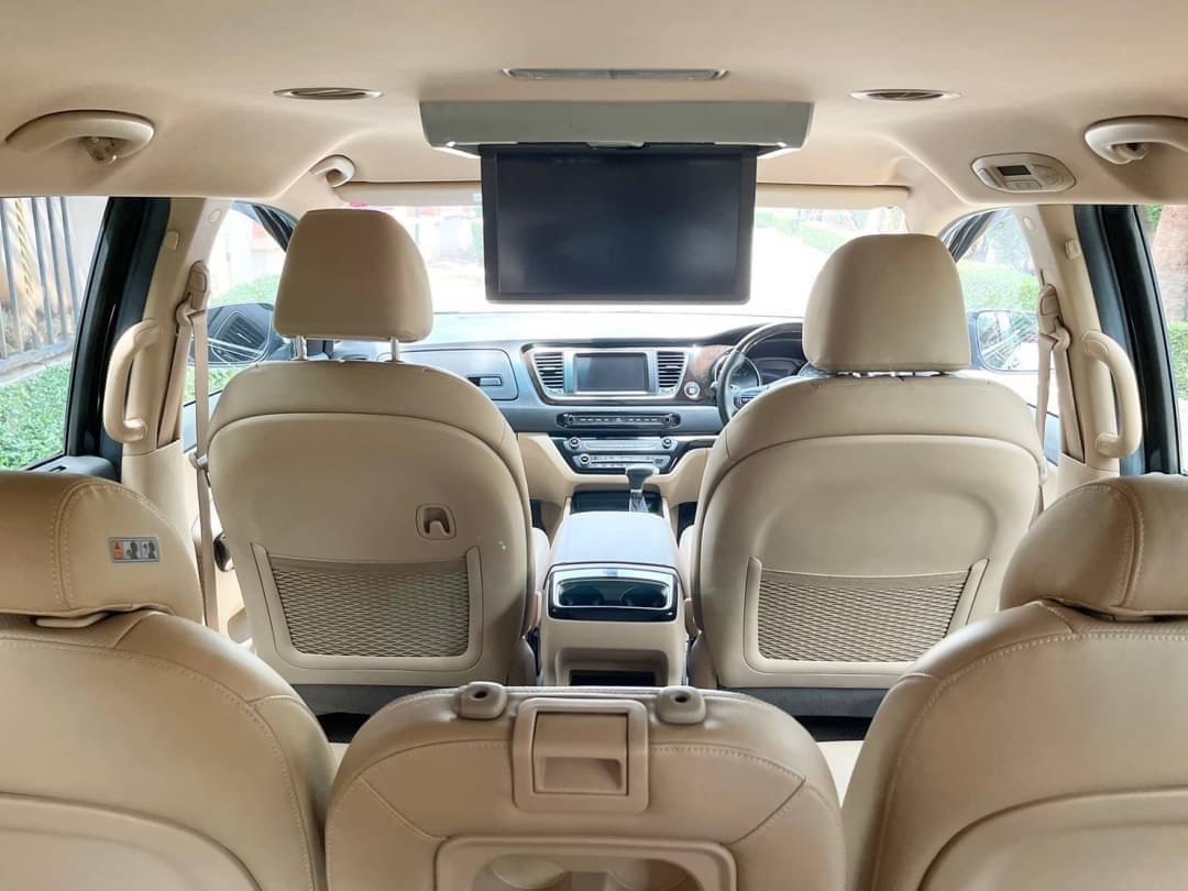 2020 Kia Grand Carnival สีดำ (รูปที่ 11)