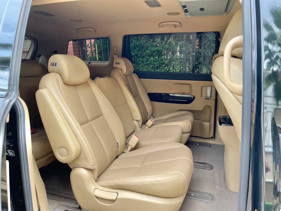 2020 Kia Grand Carnival สีดำ (รูปที่ 13)
