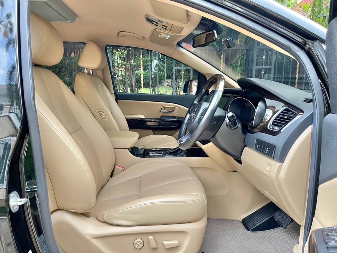 2020 Kia Grand Carnival สีดำ (รูปที่ 9)