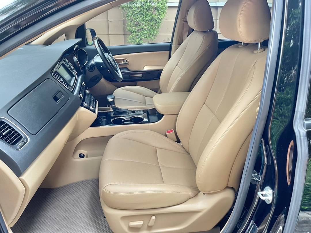 2020 Kia Grand Carnival สีดำ (รูปที่ 14)