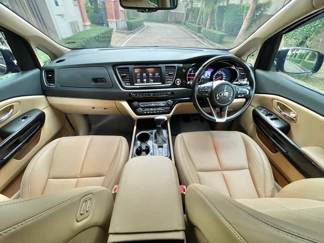 2020 Kia Grand Carnival สีดำ (รูปที่ 6)