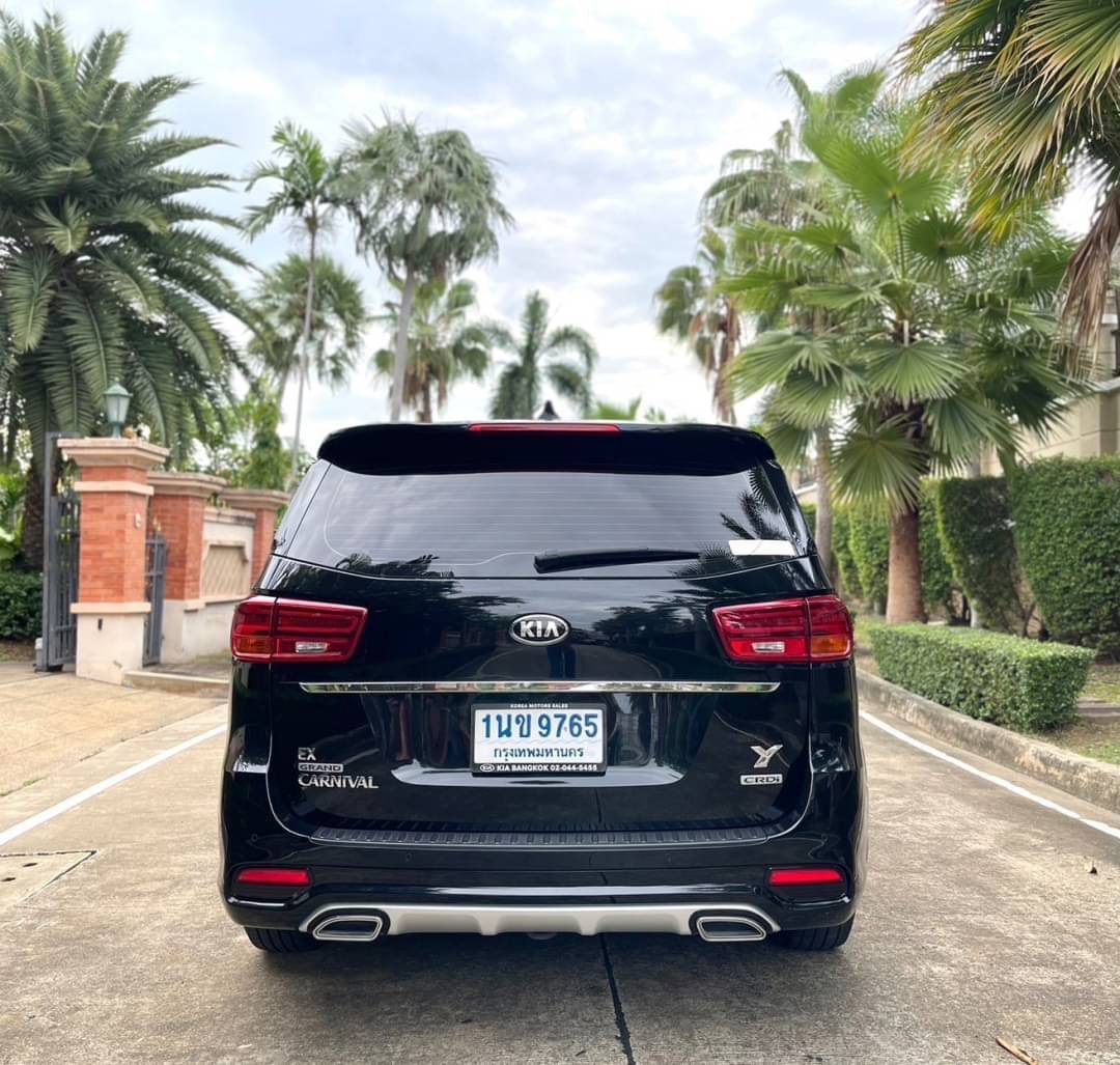 2020 Kia Grand Carnival สีดำ