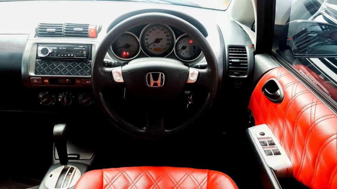 2005 Honda Jazz GD สีดำ (รูปที่ 15)
