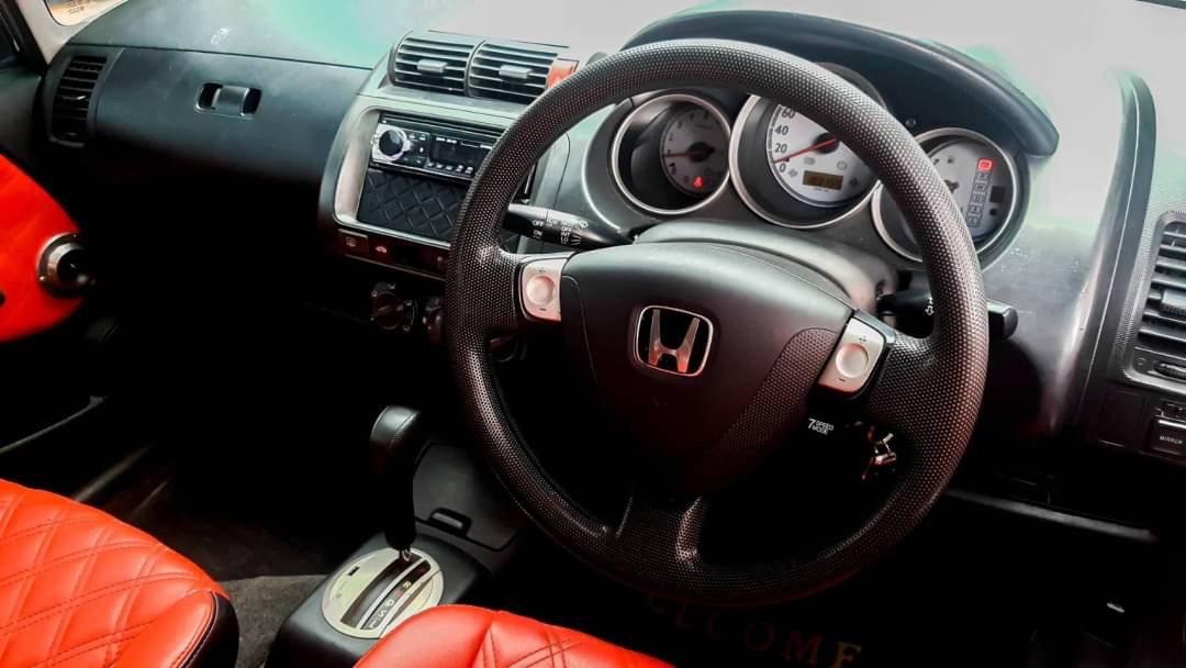 2005 Honda Jazz GD สีดำ (รูปที่ 12)