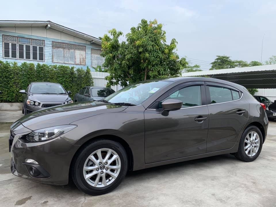 Mazda 3 Hatchback ปี 2015 สีเทา (รูปที่ 3)