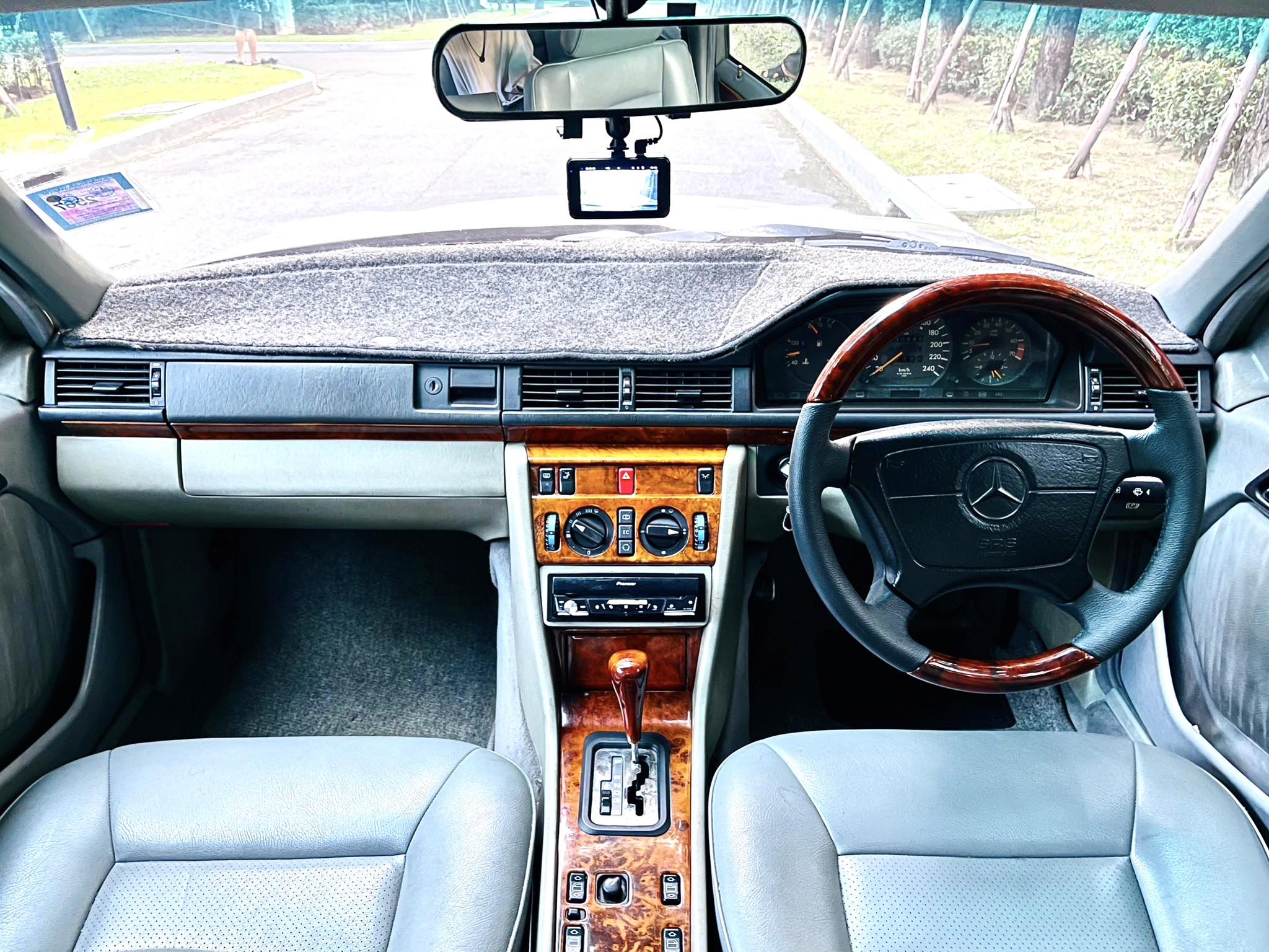 Mercedes Benz E220 รถบ้านพร้อมใช้ ขายตัดใจ (รูปที่ 14)