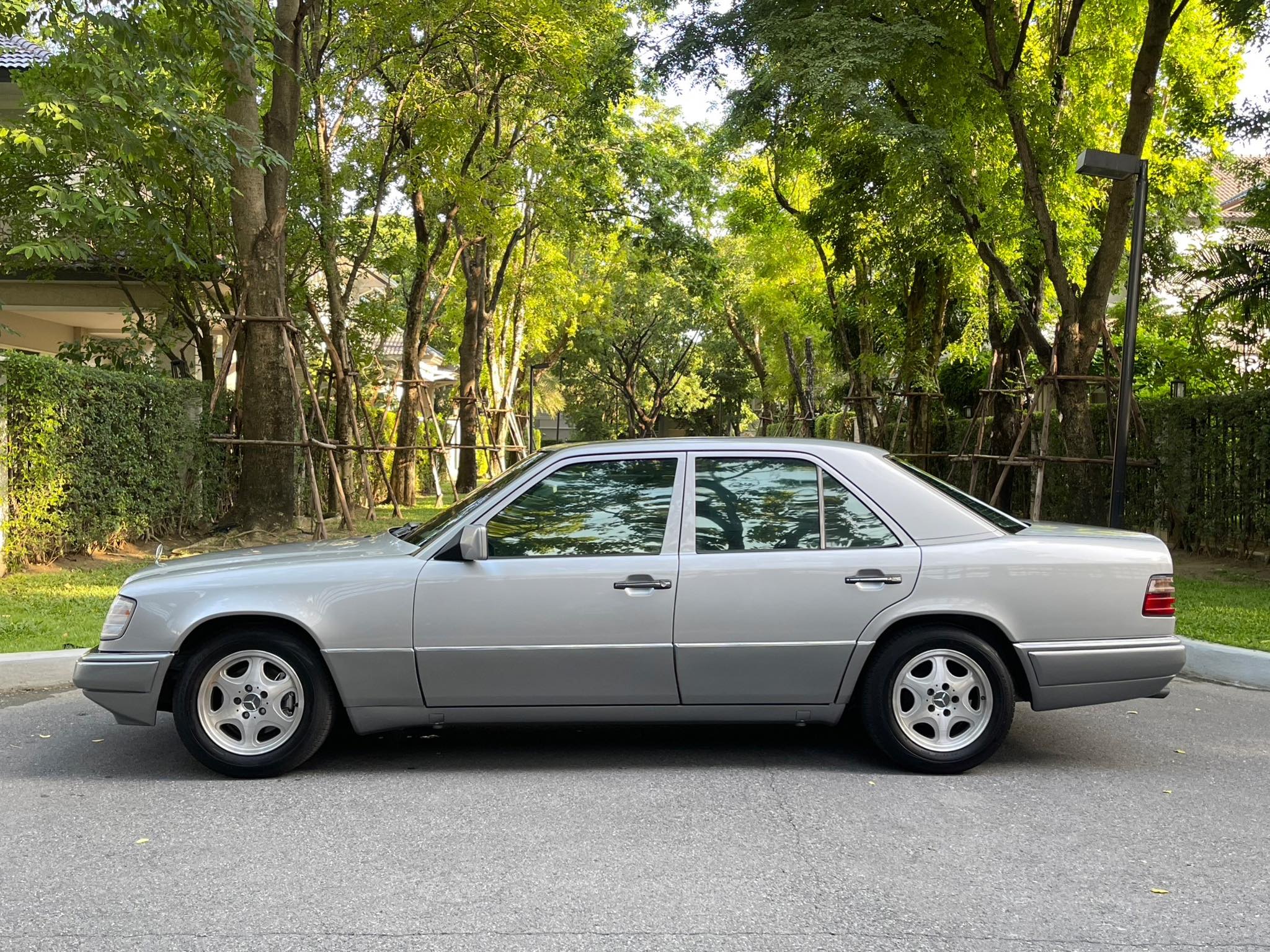 Mercedes Benz E220 รถบ้านพร้อมใช้ ขายตัดใจ (รูปที่ 11)