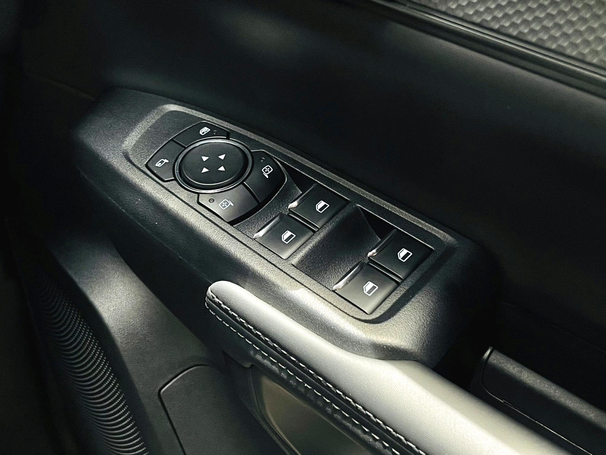 Ford Raptor รุ่นใหม่ล่าสุด หมื่นโล อย่ากระพริบตา (รูปที่ 33)