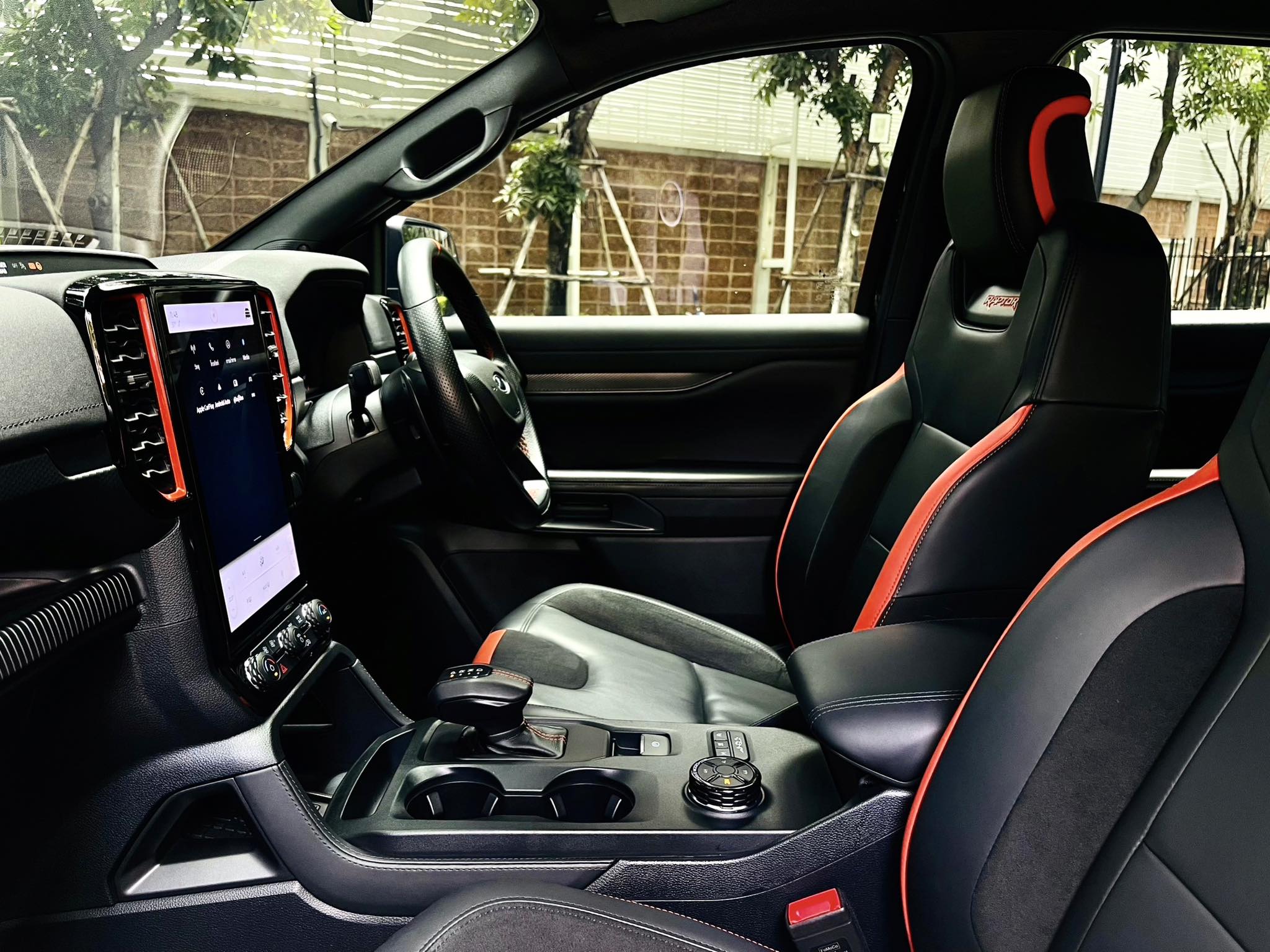 Ford Raptor รุ่นใหม่ล่าสุด หมื่นโล อย่ากระพริบตา (รูปที่ 22)