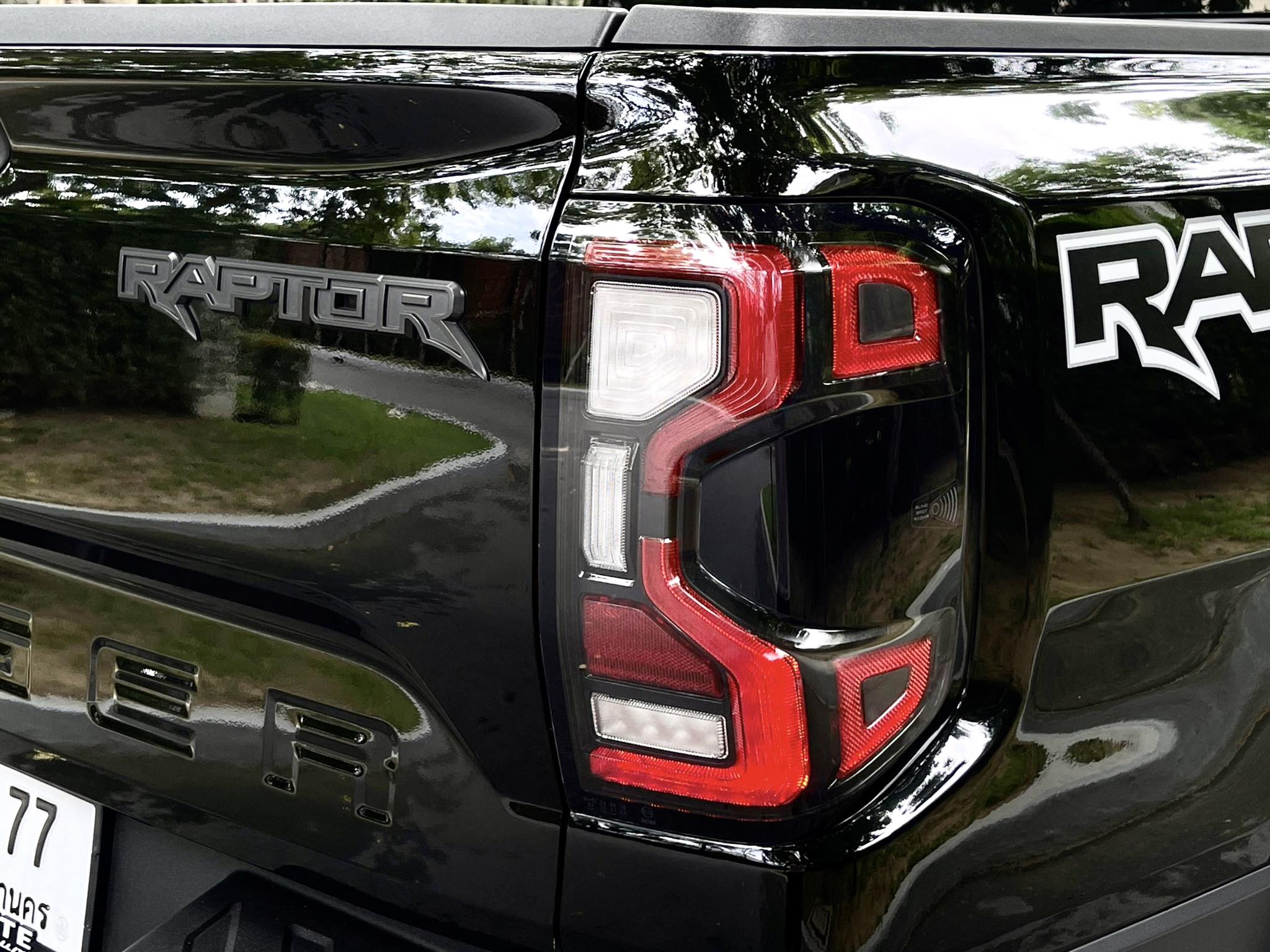 Ford Raptor รุ่นใหม่ล่าสุด หมื่นโล อย่ากระพริบตา (รูปที่ 16)