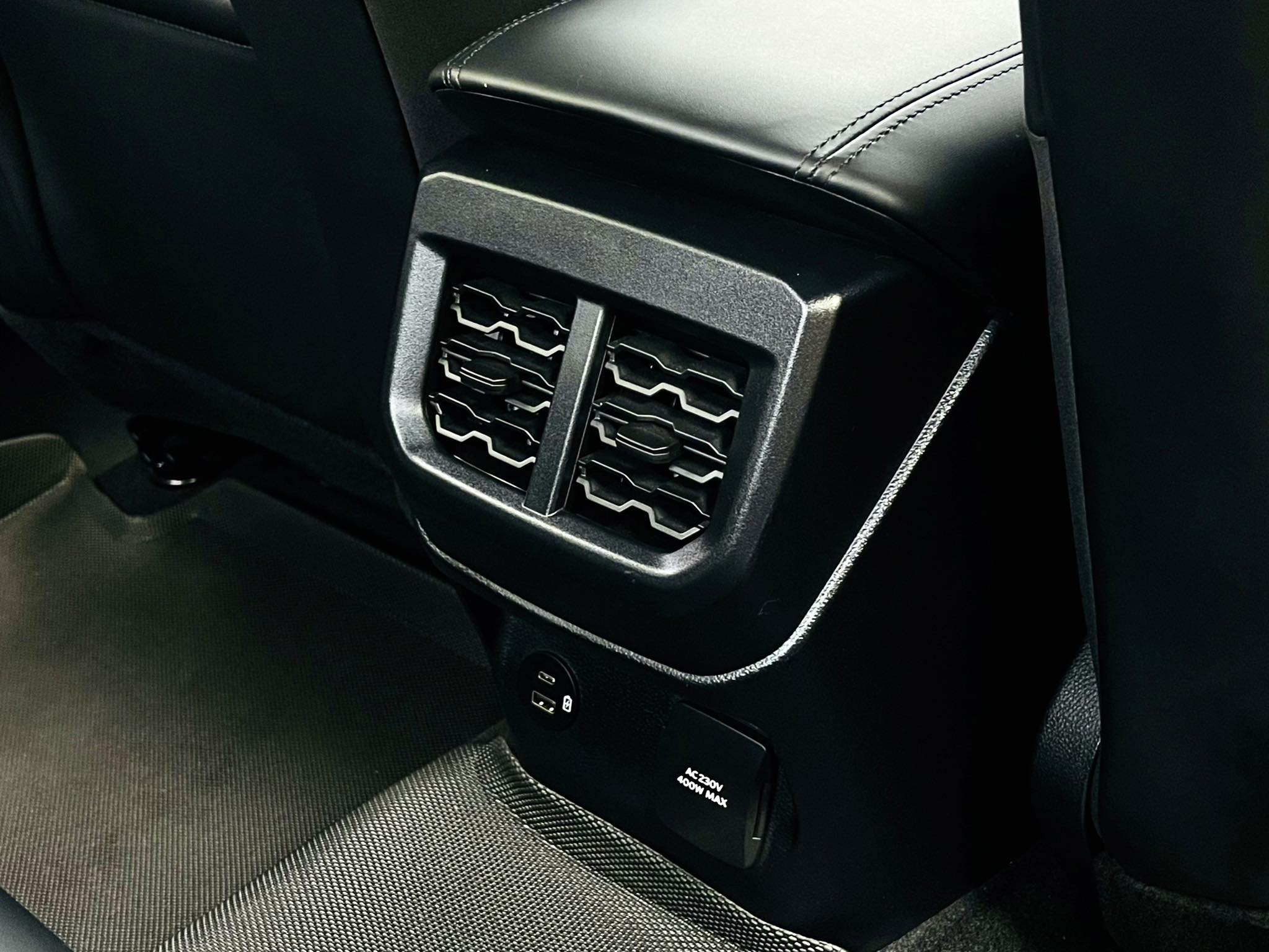 Ford Raptor รุ่นใหม่ล่าสุด หมื่นโล อย่ากระพริบตา (รูปที่ 26)