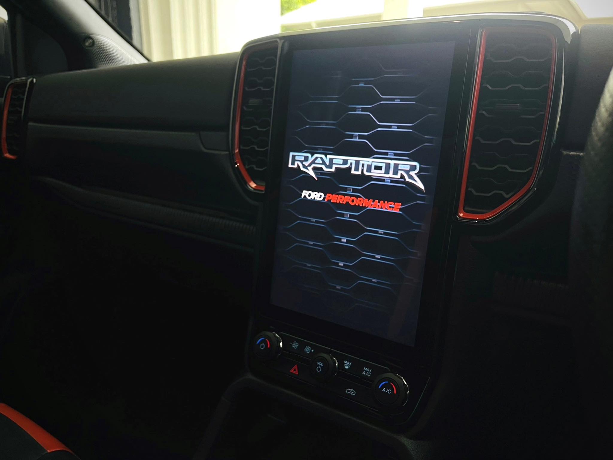 Ford Raptor รุ่นใหม่ล่าสุด หมื่นโล อย่ากระพริบตา (รูปที่ 43)