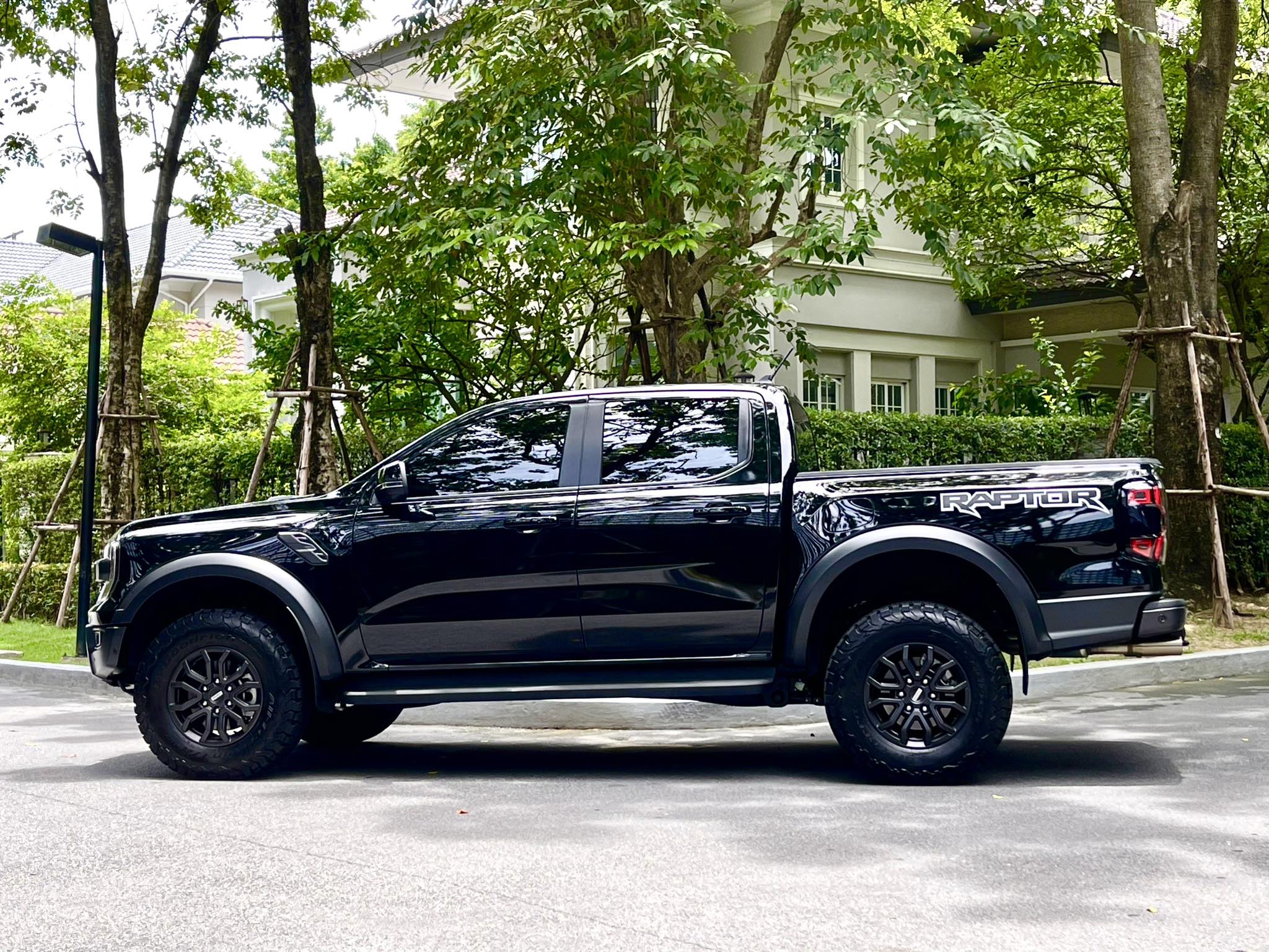 Ford Raptor รุ่นใหม่ล่าสุด หมื่นโล อย่ากระพริบตา