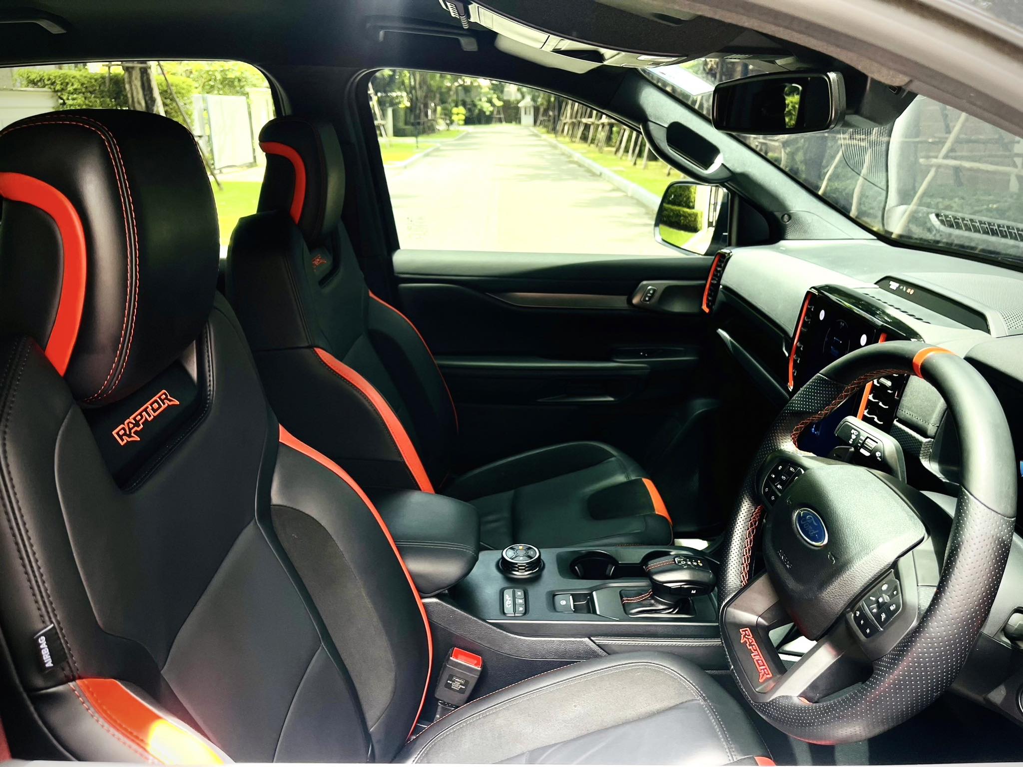Ford Raptor รุ่นใหม่ล่าสุด หมื่นโล อย่ากระพริบตา (รูปที่ 28)