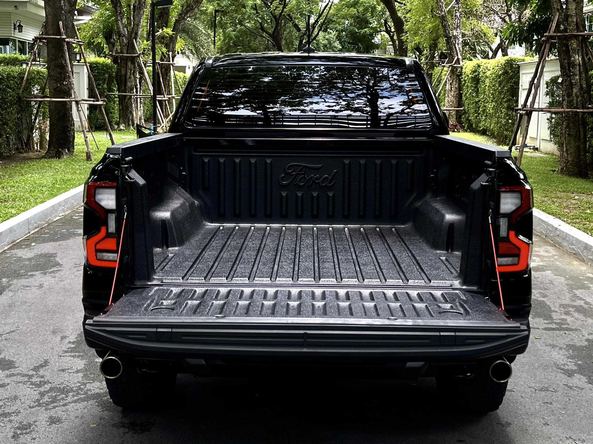 Ford Raptor รุ่นใหม่ล่าสุด หมื่นโล อย่ากระพริบตา (รูปที่ 10)
