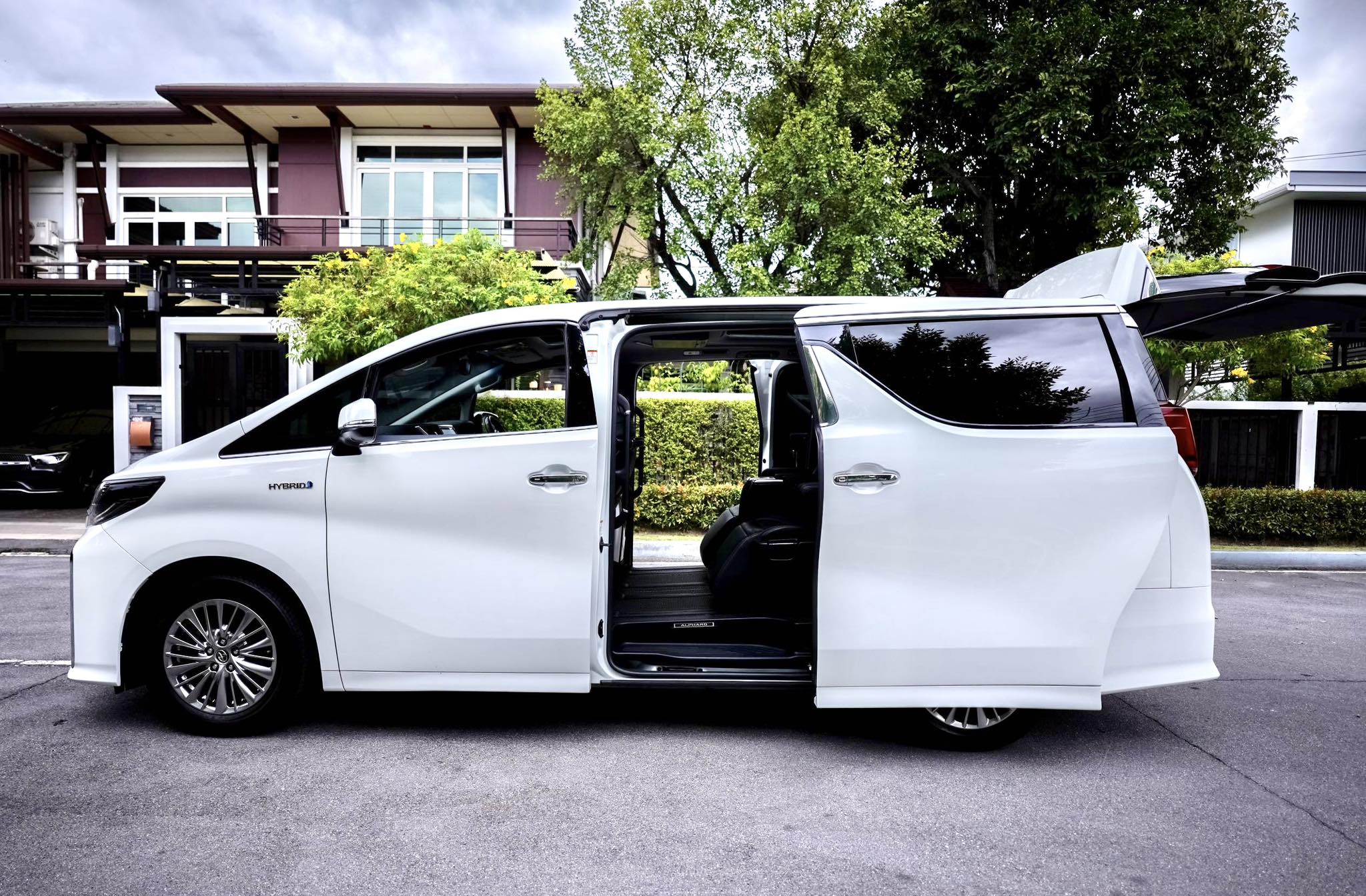Toyota Alphard SRC Hybrid คันนี้รุ่นพิเศษจากป้ายแดง ขายถูกมากคะ ตัวถังสวยจัดเลย (รูปที่ 22)
