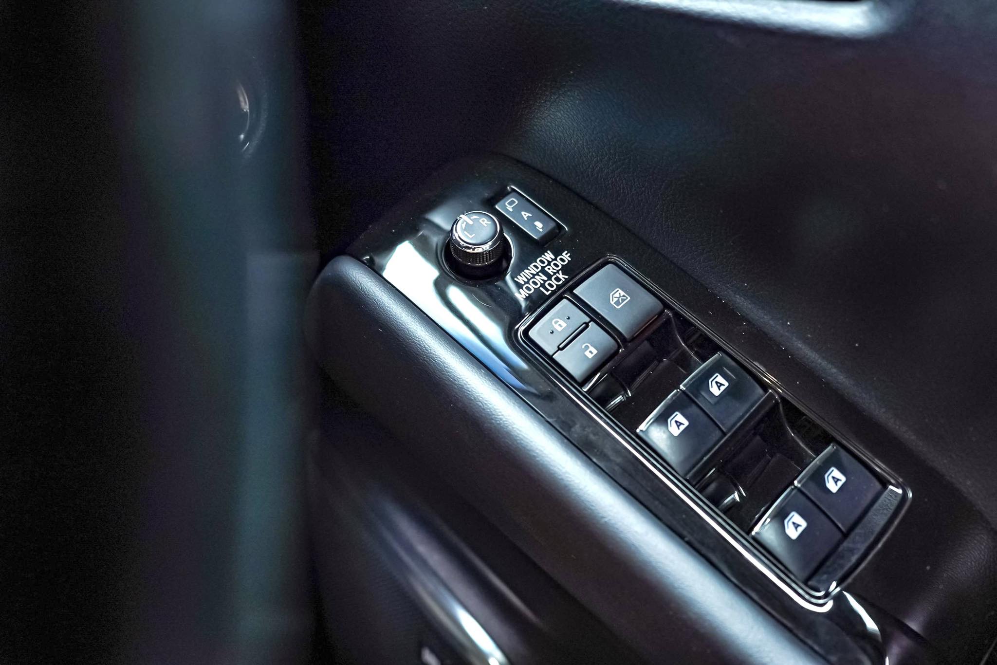 Toyota Alphard SRC Hybrid คันนี้รุ่นพิเศษจากป้ายแดง ขายถูกมากคะ ตัวถังสวยจัดเลย (รูปที่ 33)