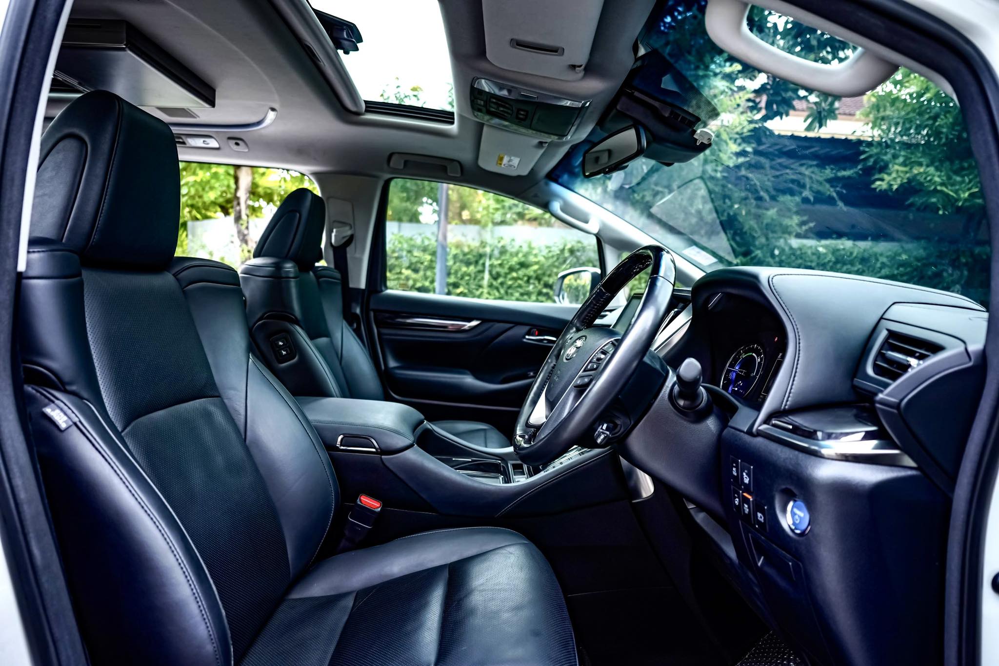 Toyota Alphard SRC Hybrid คันนี้รุ่นพิเศษจากป้ายแดง ขายถูกมากคะ ตัวถังสวยจัดเลย (รูปที่ 39)