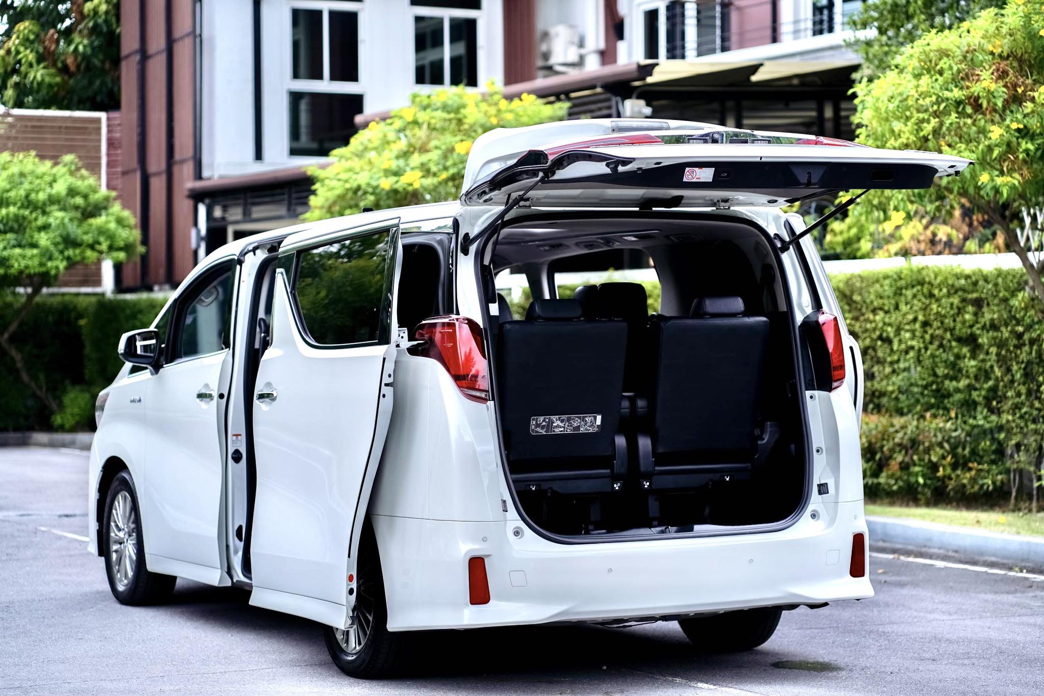 Toyota Alphard SRC Hybrid คันนี้รุ่นพิเศษจากป้ายแดง ขายถูกมากคะ ตัวถังสวยจัดเลย (รูปที่ 19)