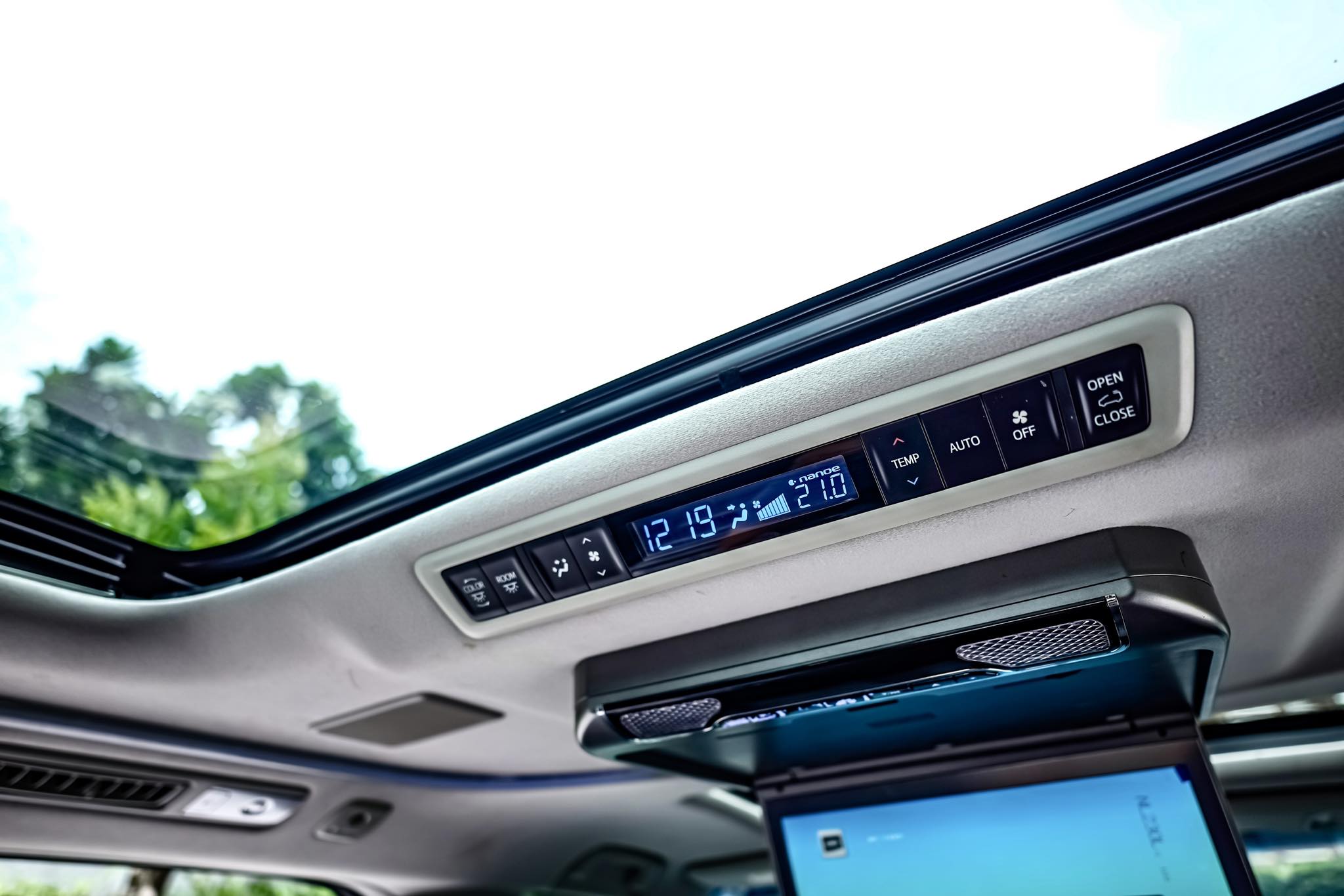 Toyota Alphard SRC Hybrid คันนี้รุ่นพิเศษจากป้ายแดง ขายถูกมากคะ ตัวถังสวยจัดเลย (รูปที่ 27)