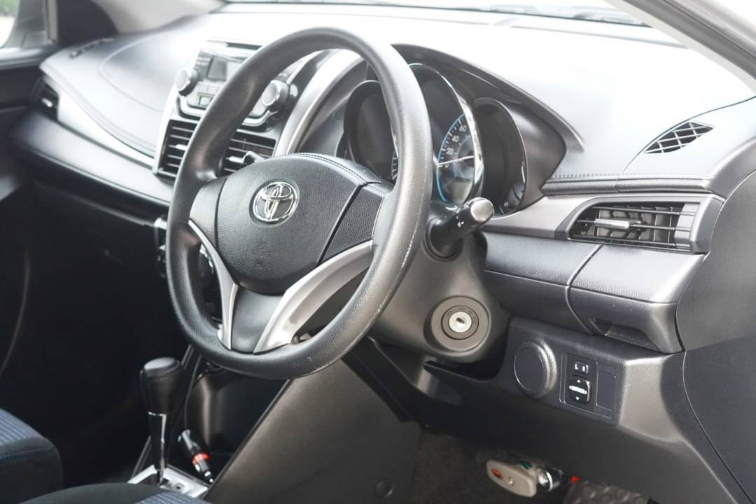 2013 Toyota Vios สีเงิน (รูปที่ 12)