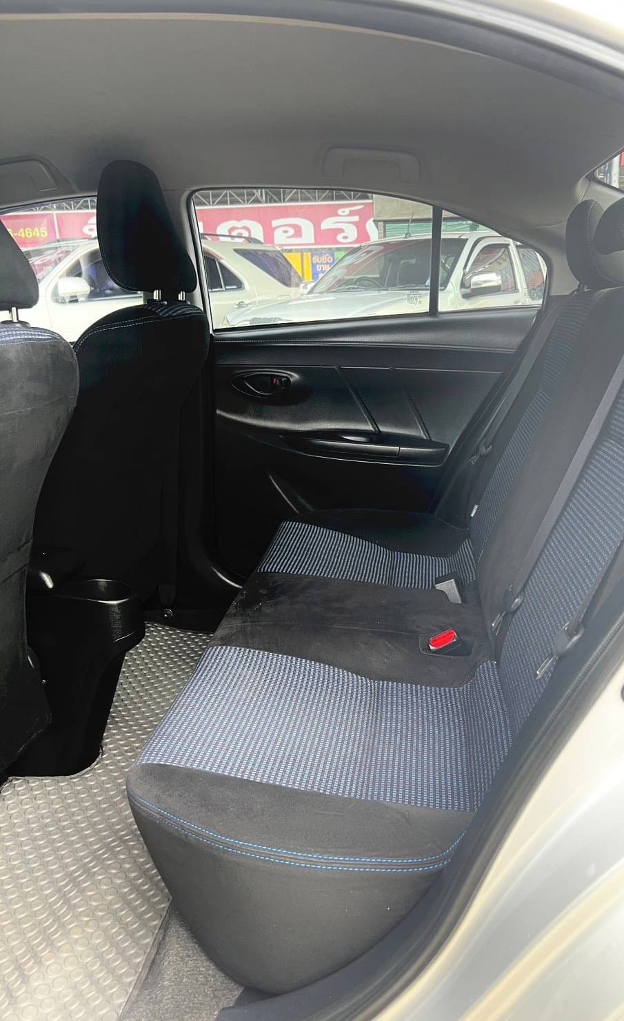2013 Toyota Vios สีเงิน (รูปที่ 20)