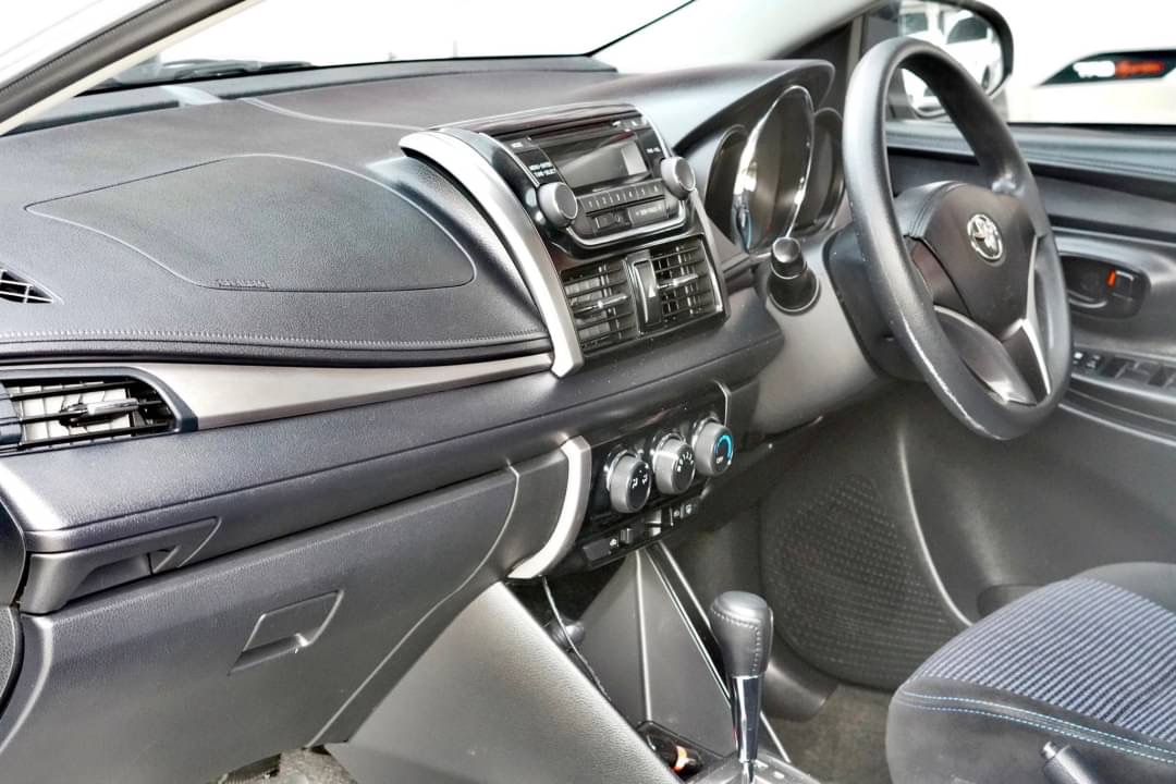 2013 Toyota Vios สีเงิน (รูปที่ 13)
