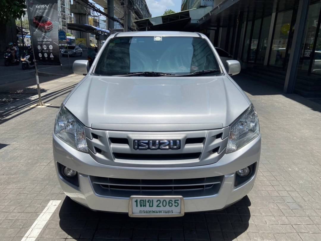 2013 Isuzu D-Max Space Cab สีเงิน (รูปที่ 2)