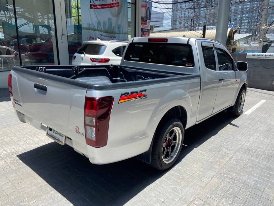 2013 Isuzu D-Max Space Cab สีเงิน (รูปที่ 6)