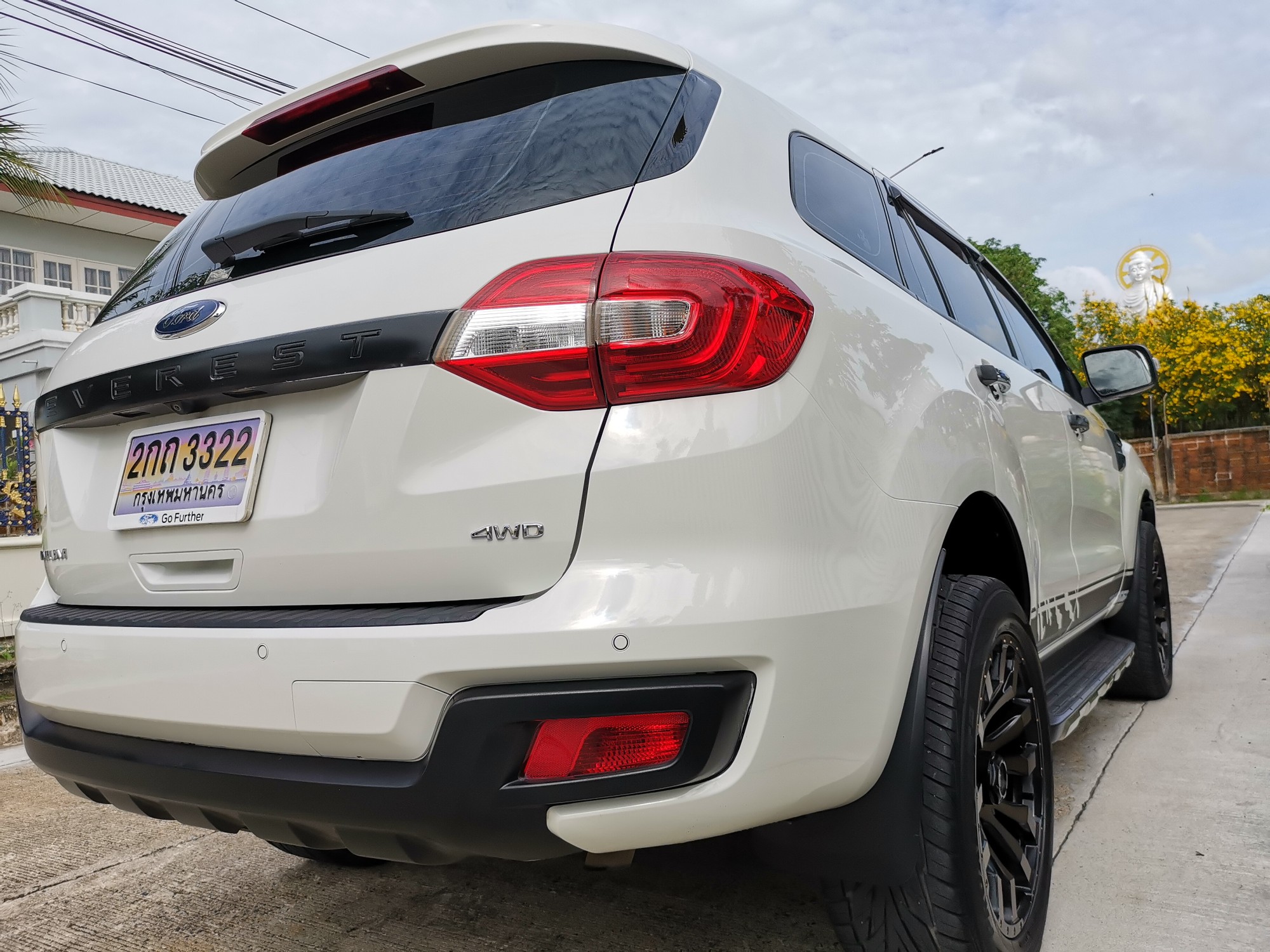 2016 Ford Everest สีขาว (รูปที่ 16)