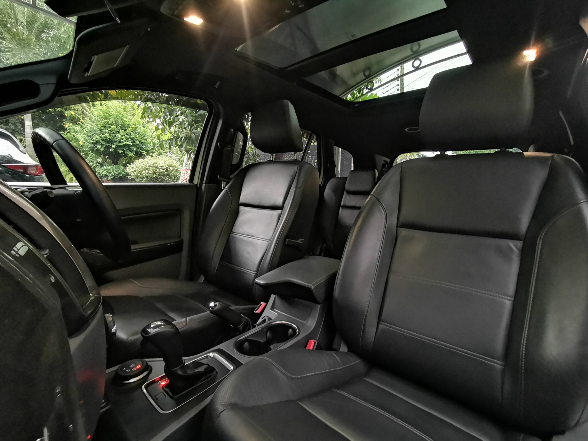 2016 Ford Everest สีขาว (รูปที่ 3)