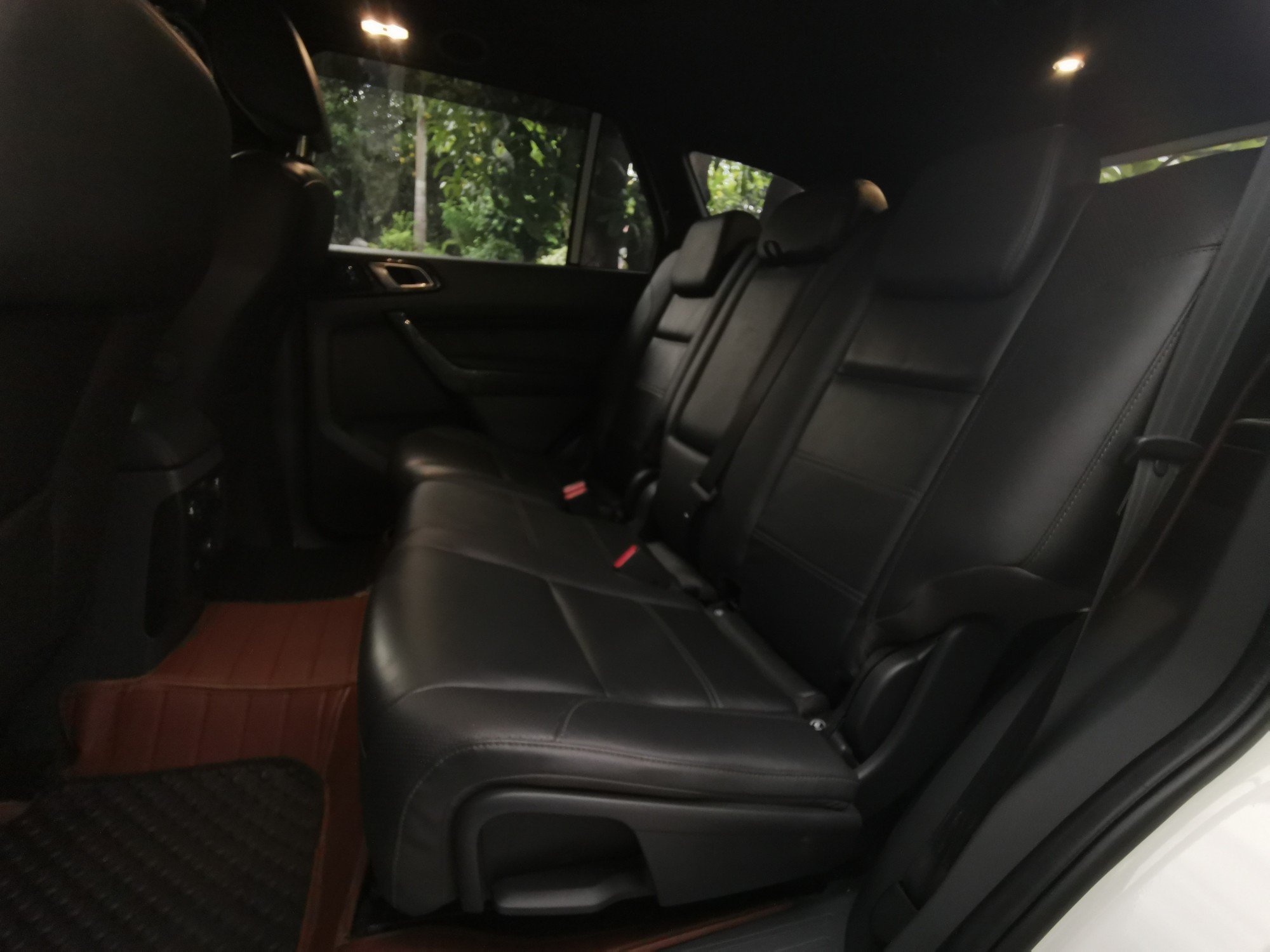 2016 Ford Everest สีขาว (รูปที่ 13)