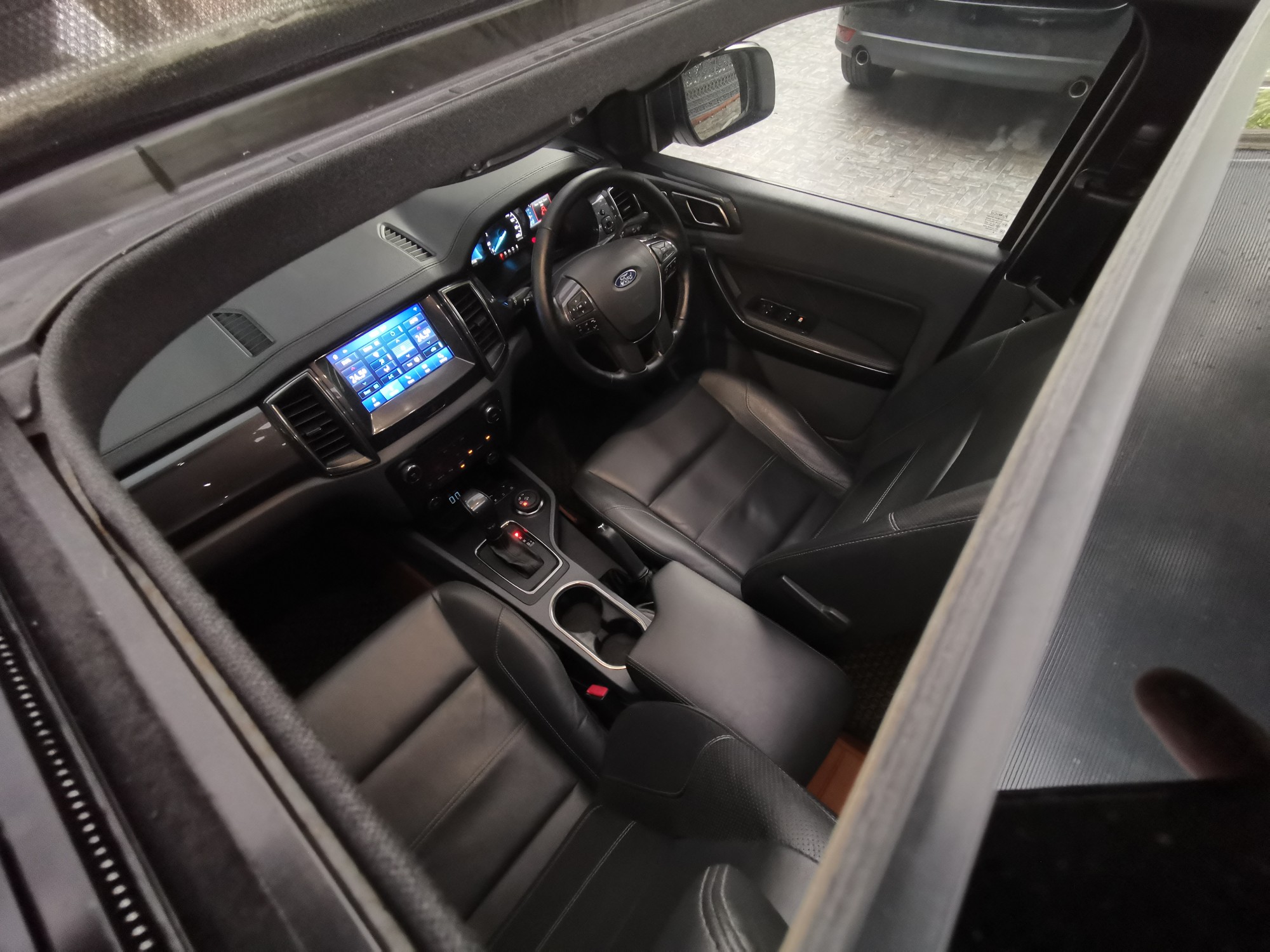 2016 Ford Everest สีขาว (รูปที่ 19)