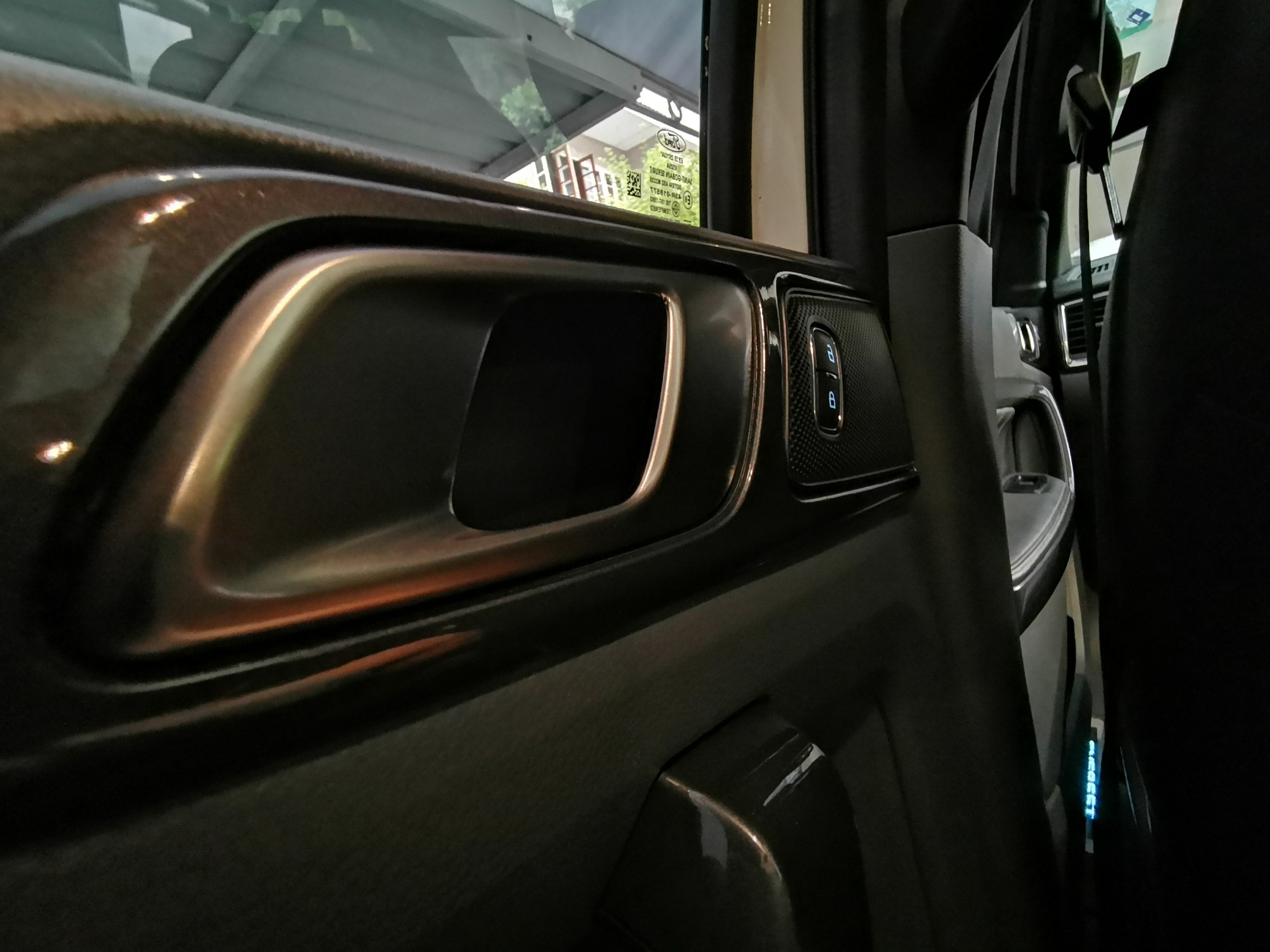 2016 Ford Everest สีขาว (รูปที่ 6)
