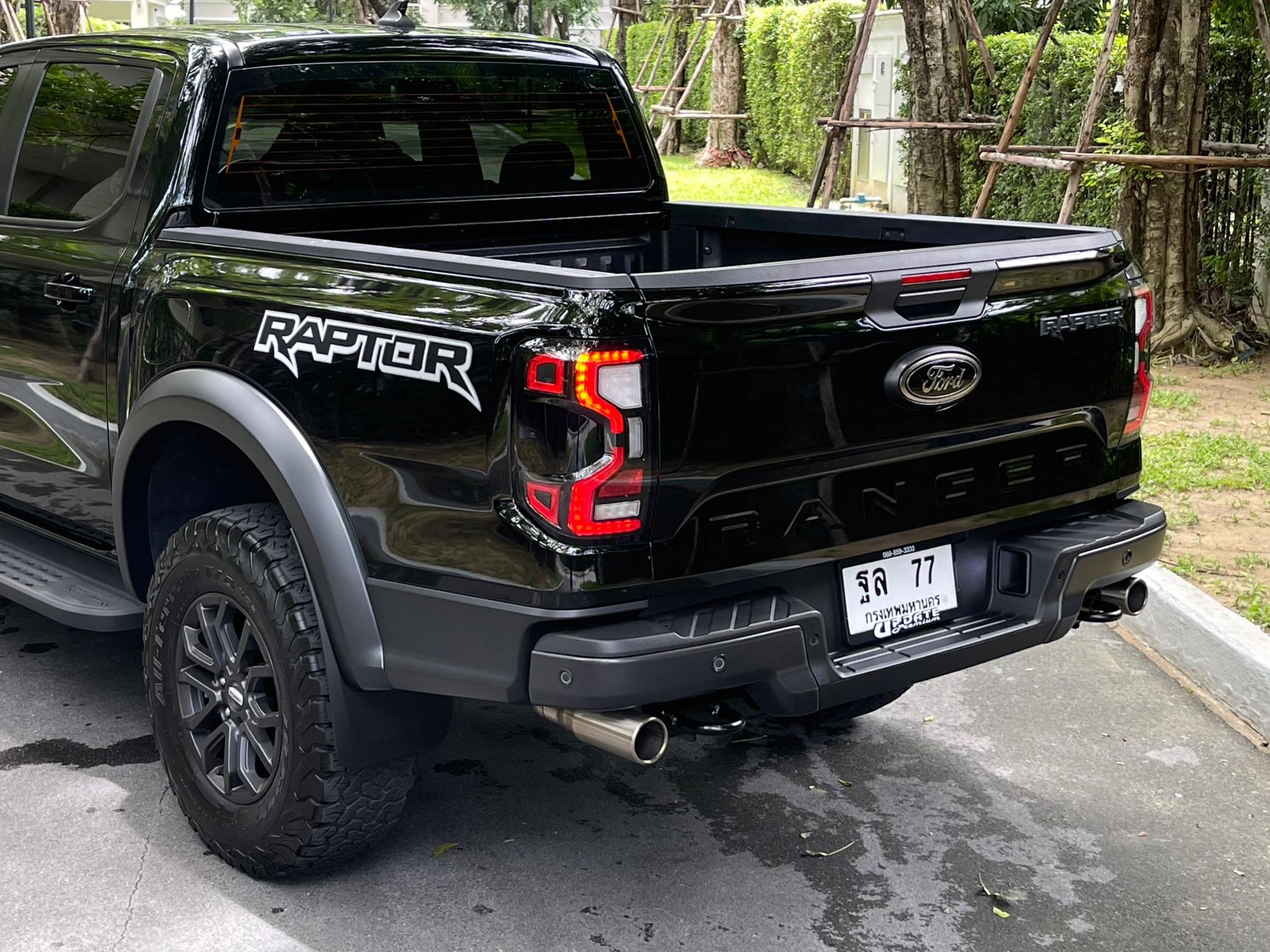 Ford Raptor รุ่นใหม่ล่าสุด หมื่นโล อย่ากระพริบตา