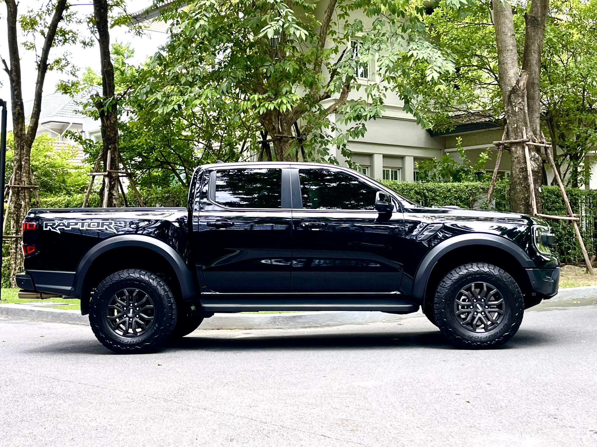 Ford Raptor รุ่นใหม่ล่าสุด หมื่นโล อย่ากระพริบตา