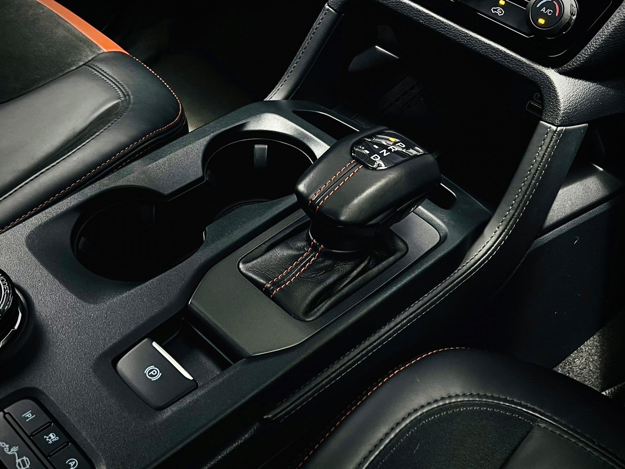 Ford Raptor รุ่นใหม่ล่าสุด หมื่นโล อย่ากระพริบตา (รูปที่ 39)