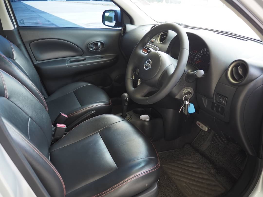 2010 Nissan March สีเงิน (รูปที่ 3)